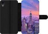Bookcase Geschikt voor iPhone XR telefoonhoesje - New York - Kleuren - Skyline - Met vakjes - Wallet case met magneetsluiting