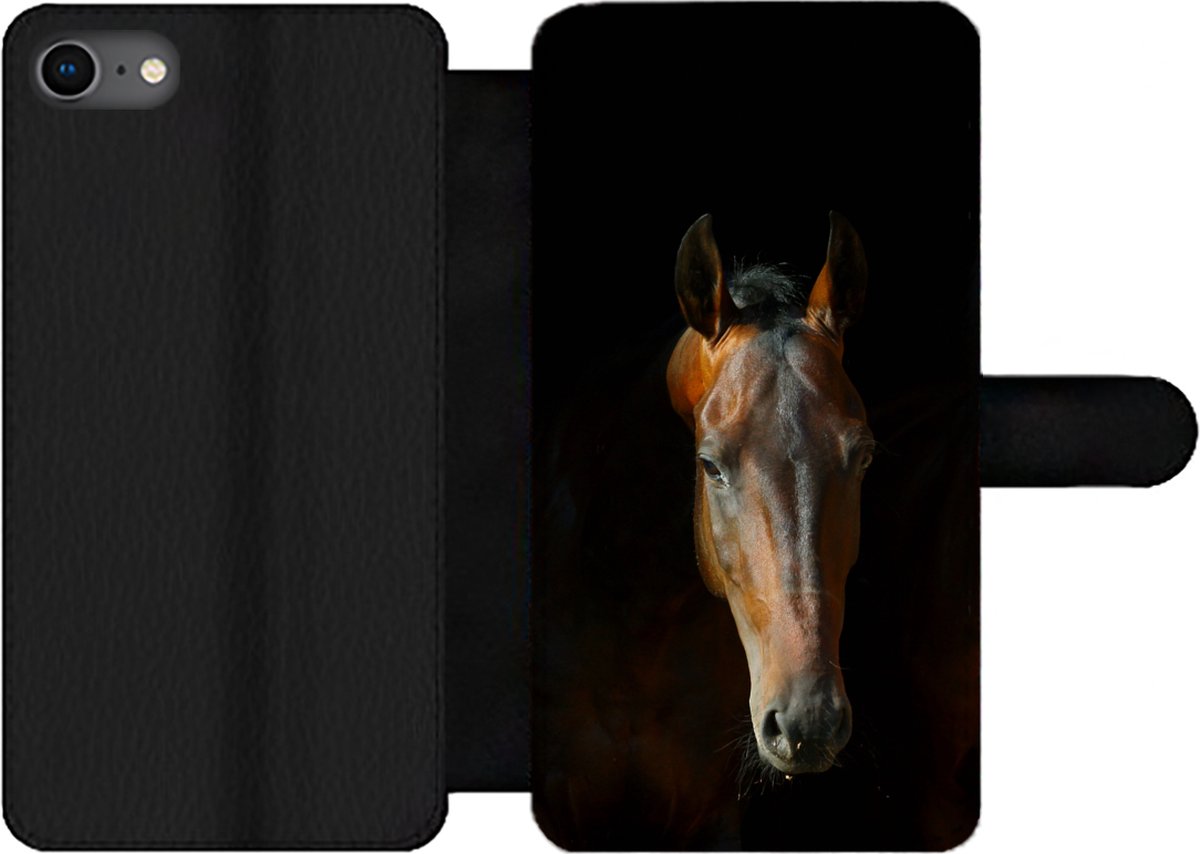 Telefoonhoesje Geschikt voor iPhone SE 2020 telefoonhoesje - Paarden - Dieren - Bruin - Met vakjes - Wallet case met magneetsluiting