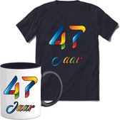 47 Jaar Vrolijke Verjaadag T-shirt met mok giftset Zwart | Verjaardag cadeau pakket set | Grappig feest shirt Heren – Dames – Unisex kleding | Koffie en thee mok | Maat S