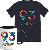 93 Jaar Vrolijke Verjaadag T-shirt met mok giftset Zwart | Verjaardag cadeau pakket set | Grappig feest shirt Heren – Dames – Unisex kleding | Koffie en thee mok | Maat L