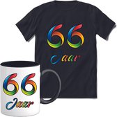66 Jaar Vrolijke Verjaadag T-shirt met mok giftset Zwart | Verjaardag cadeau pakket set | Grappig feest shirt Heren – Dames – Unisex kleding | Koffie en thee mok | Maat M