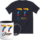 77 Jaar Vrolijke Verjaadag T-shirt met mok giftset Zwart | Verjaardag cadeau pakket set | Grappig feest shirt Heren – Dames – Unisex kleding | Koffie en thee mok | Maat S