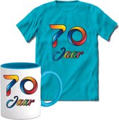 70 Jaar Vrolijke Verjaadag T-shirt met mok giftset Blauw | Verjaardag cadeau pakket set | Grappig feest shirt Heren – Dames – Unisex kleding | Koffie en thee mok | Maat XXL