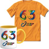 63 Jaar Vrolijke Verjaadag T-shirt met mok giftset Geel | Verjaardag cadeau pakket set | Grappig feest shirt Heren – Dames – Unisex kleding | Koffie en thee mok | Maat XL