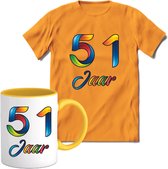 51 Jaar Vrolijke Verjaadag T-shirt met mok giftset Geel | Verjaardag cadeau pakket set | Grappig feest shirt Heren – Dames – Unisex kleding | Koffie en thee mok | Maat M