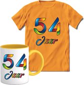 54 Jaar Vrolijke Verjaadag T-shirt met mok giftset Geel | Verjaardag cadeau pakket set | Grappig feest shirt Heren – Dames – Unisex kleding | Koffie en thee mok | Maat XL