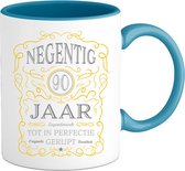 90 Jaar Legendarische Gebrouwen Mok met tekst | Geel - Zilver | Grappig Verjaardag Beker Cadeau | Bedrukte Mokken | Blauw | 330 ML