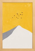 JUNIQE - Poster in houten lijst Mountain Peak -40x60 /Geel & Ivoor