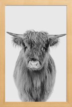 JUNIQE - Poster met houten lijst Young Highland Cow Classic -13x18