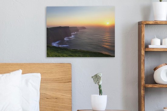 Canvas schilderij 40x30 cm - Wanddecoratie Zonsopkomst op de Kliffen van Moher in Ierland - Muurdecoratie woonkamer - Slaapkamer decoratie - Kamer accessoires - Schilderijen op canvas