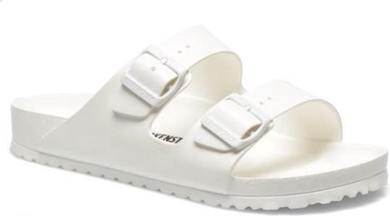 Witte Birkenstock Arizona EVA slipper met twee gespen, close-up.