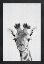 JUNIQE - Poster in houten lijst Giraffe - monochrome foto -30x45