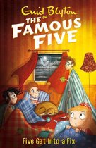 Famous Five 17 - Five Get Into A Fix