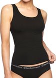 Zwart singlet gedragen door een vrouw, van de zijkant gezien.