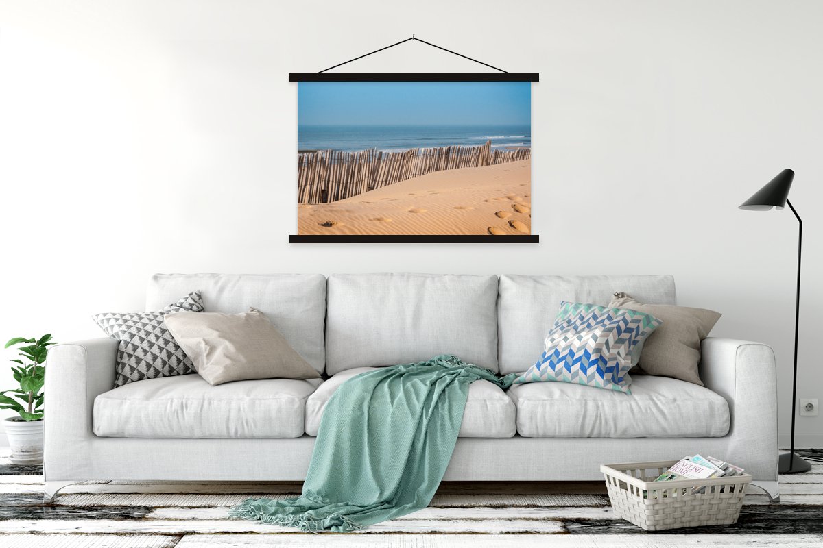 Posterhanger incl. Poster 150x100 cm - Schoolplaat - Strand - Palen - Zee - Textielposter 