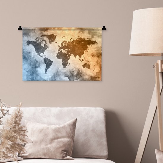 Tapisserie Cartes du mondeIllustrations de Noël - Wereldkaart avec des couleurs de peinture chaudes et froides sur un fond avec motif texturé Tapisserie murale coton 60x40 cm - Tapisserie avec photo