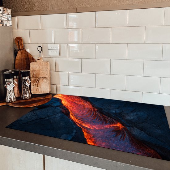 KitchenYeah® Inductie beschermer 81.2x52 cm - Lava uit een vulkaan - Kookplaataccessoires - Afdekplaat voor kookplaat - Inductiebeschermer - Inductiemat - Inductieplaat mat