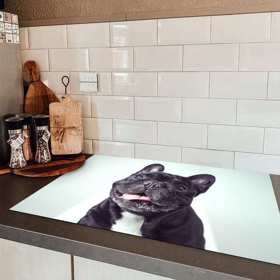 KitchenYeah® Inductie beschermer 81.6x52.7 cm - Franse Bulldog - Zwart - Stoel - Kookplaataccessoires - Afdekplaat voor kookplaat - Inductiebeschermer - Inductiemat - Inductieplaat mat