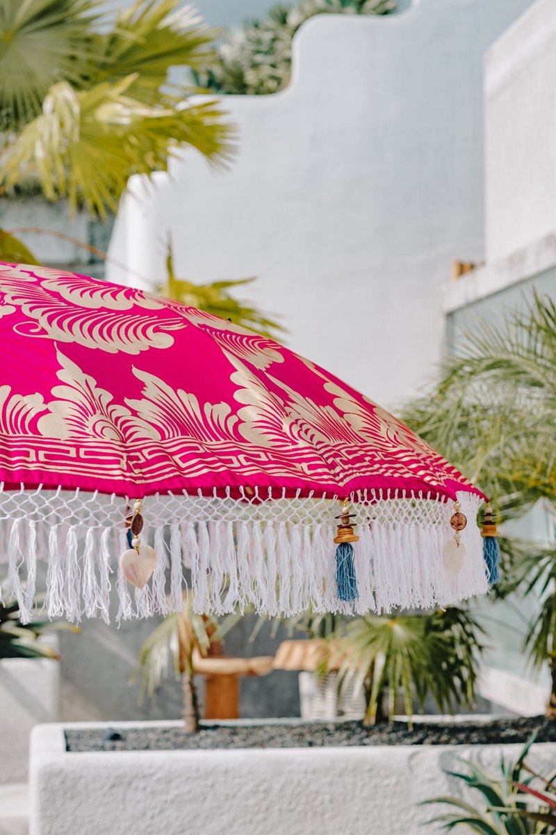 Bali parasol in fuchsia and gold color, 250cm diameter, from Todo Bien.