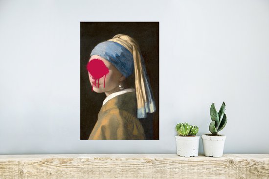 Meisje met de parel van oude meester Johannes Vermeer met roze klodder verf 20x30 cm - klein - Foto print op Poster (wanddecoratie woonkamer / slaapkamer) - PosterMonkey