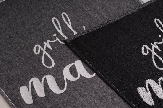 Torchons noirs et gris foncé avec le texte 'grill master' en lettres blanches.