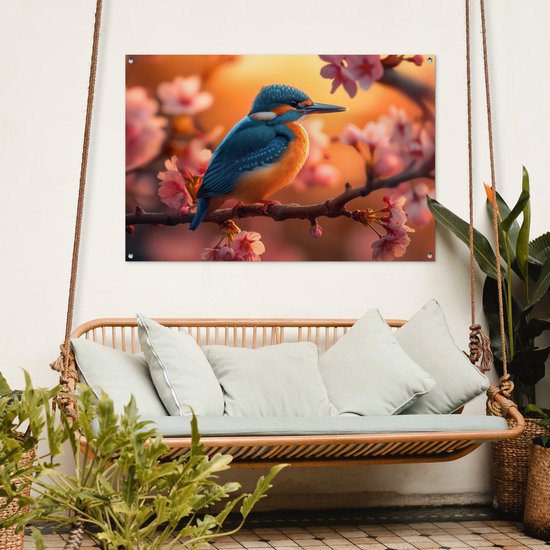 Tuinposter ijsvogel - Tuindecoratie vogels - 120x80 cm - Dieren poster voor in de tuin - Vogel op een tak van een sakura boom - Buiten decoratie - Schutting tuinschilderij - Tuindoek muurdecoratie - Wanddecoratie balkondoek