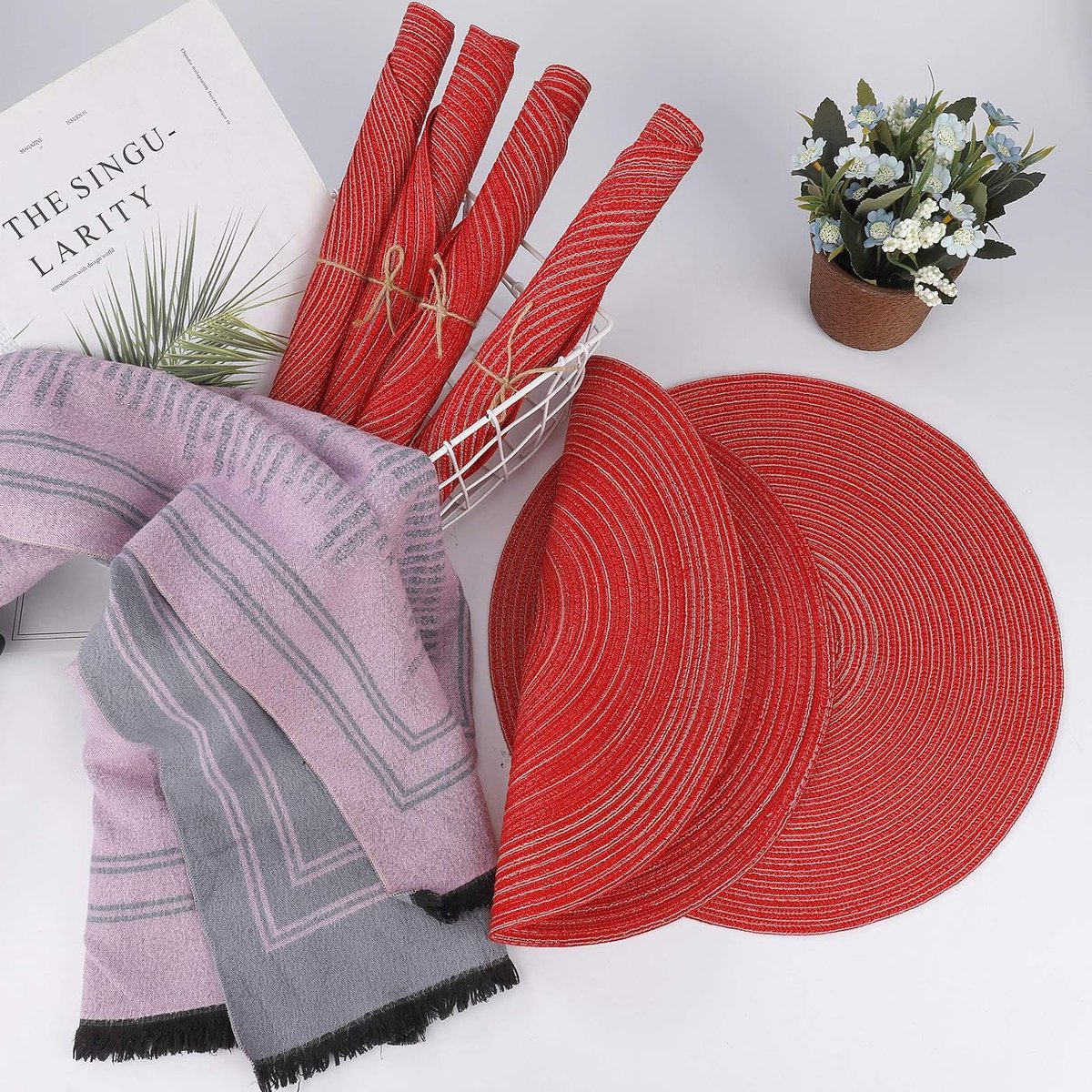Placemats en Onderzetters Set van 4, Dubbelzijdige Antislip en Warmte Isolatie Ontbijtplacemat met Bloemenpatroon, Wasbaar Keukentafelmatten, Placemats voor Kersttavel Decoratie (Blauw en Zwart
