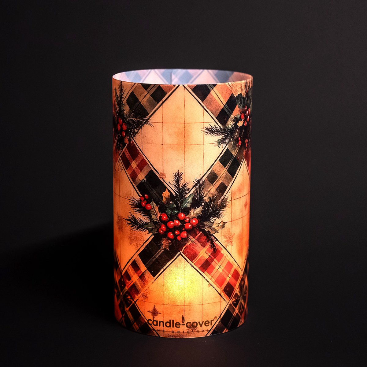 Candle-Cover - Kerst - Christmas Tartan - trendy omhulsel voor (oplaadbaar) theelicht en waxinelicht - windlicht - 9 cm rond - 16 cm hoog