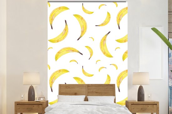 Behang met een patroon van gele bananen op een witte achtergrond.