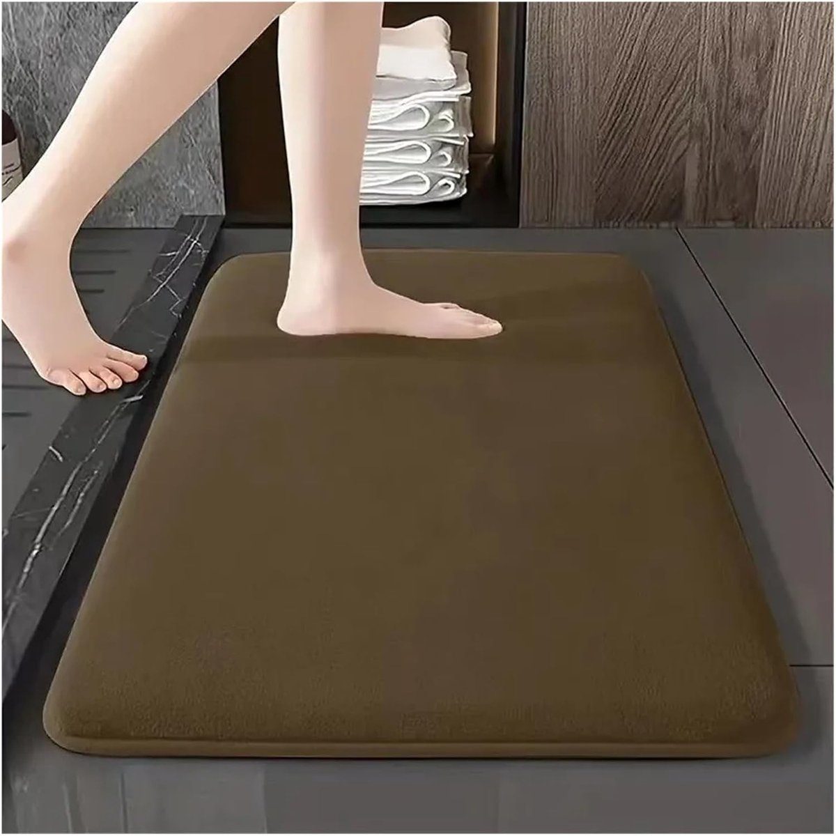 KZQ Antislip Badkamermat - Sneldrogend, zeer absorberend en zacht aanvoelend - Geschikt voor badkamers, entrees en doucheruimtes - 60x90 cm - Koffiebruin