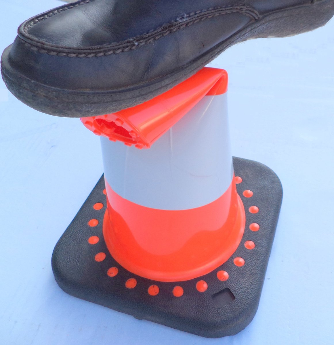 SNS SAFETY LTD TC-30Fx4 Flexibele Veiligheidsverkeerskegel 30 cm (Verpakking van 4 stuks) - ShopVlot