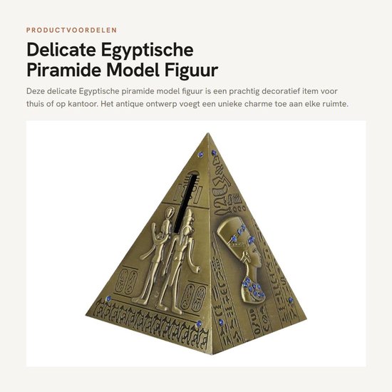 Delicate Egyptische piramide model figuur. Bronzen piramide met Nefertiti profiel, blauwe steentjes en hiëroglyfen.