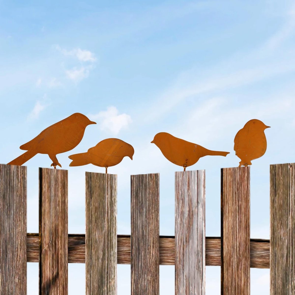 Dailygoods- Tuinvogels Set van 4 - Roestlook - Tuindecoratie voor Buiten - Decoratieve Vogels - Bevestiging aan Bomen/Hekken - Weerbestendig Metaal
