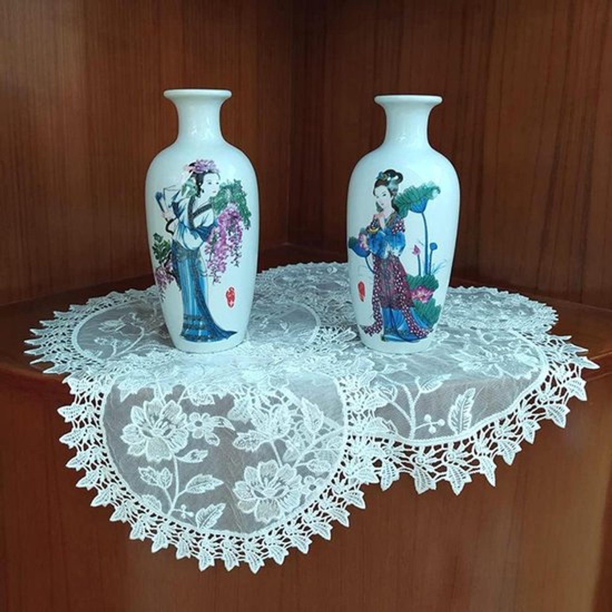 Kanten tafelkleden - Set van 4 stuks - Ronde bloemenvorm - Tafeldecoratie - 30 cm - Gehaakt - Eetkamer en keuken - Bruiloft en banket - Onderzetters met Kant - Stijlvolle Placemats