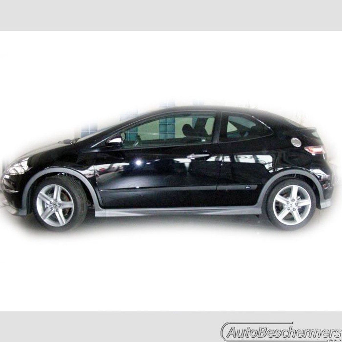 Stootlijsten set zwart voor Honda Civic 3-deurs 01.2006-12.2011. De stootstrips zijn zelfklevend. Set a 4 stuks (#0013)