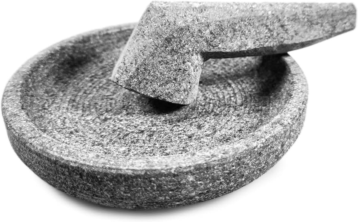Mörser van vulkanische natuursteen – Traditioneel Indonesisch keukengereedschap voor het fijnmaken & malen – robuust & duurzaam, veelzijdig als serveerschaal – 15 cm