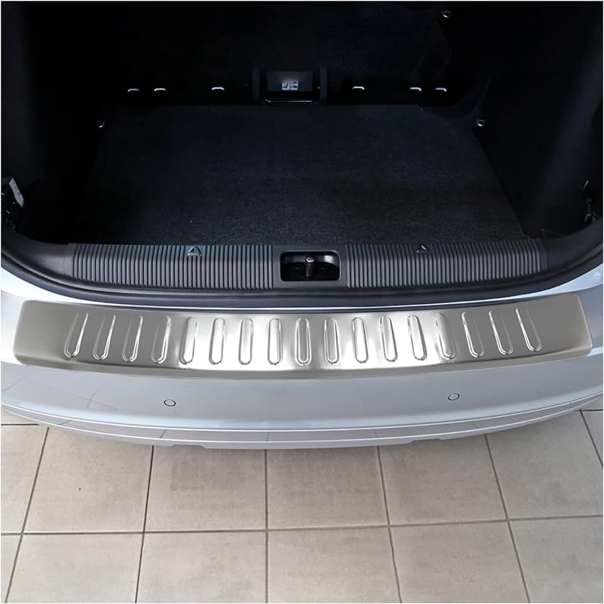 Teileplus24 L510 Achterbumperprotector gemaakt van V2A RVS met afschuining