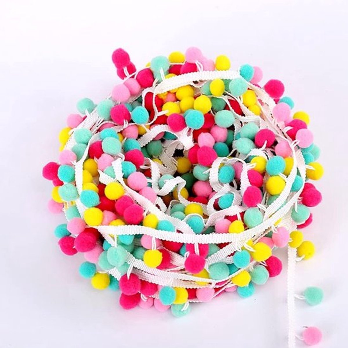 Kleurige Pompoms Rand van 3 m x 15 mm voor Creatieve Projecten, Versieringen, Kleding en DIY Accessoires