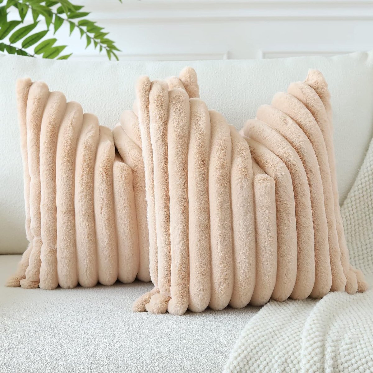 SnelShoppen - Set van 2 Pluche Velvet Kussenhoezen 60x60 cm, Zachte Faux Fur Decoratieve Kussenhoezen voor Bank, Slaapkamer, Auto, Lichtbruin