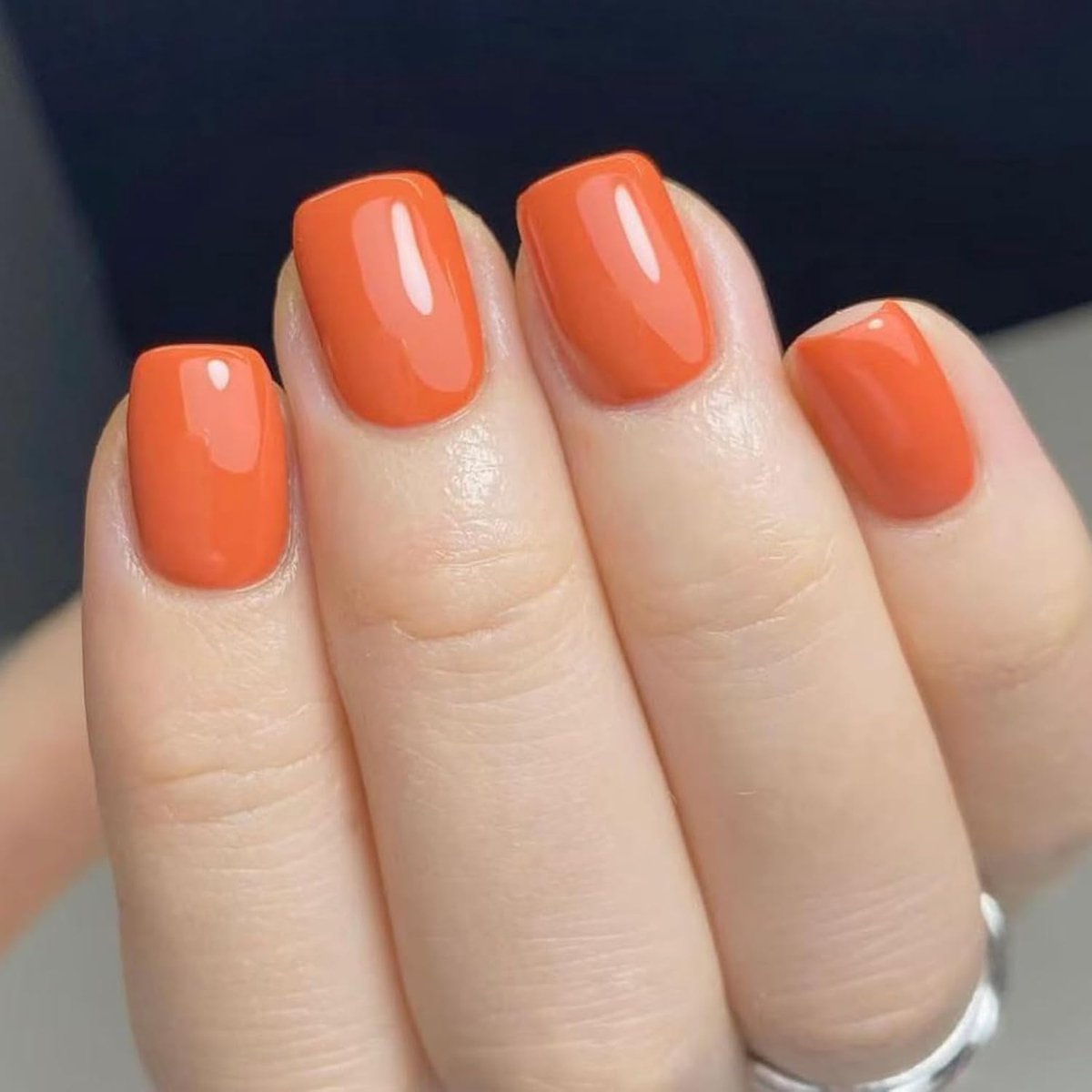 SnelShoppen - 24 Stuks Korte Vierkante Franse Tip Valse Nagels Oranje - Acryl Nagels met Lijmstickers en Vijl - Perfect voor Feestjes en Thuis Manicur