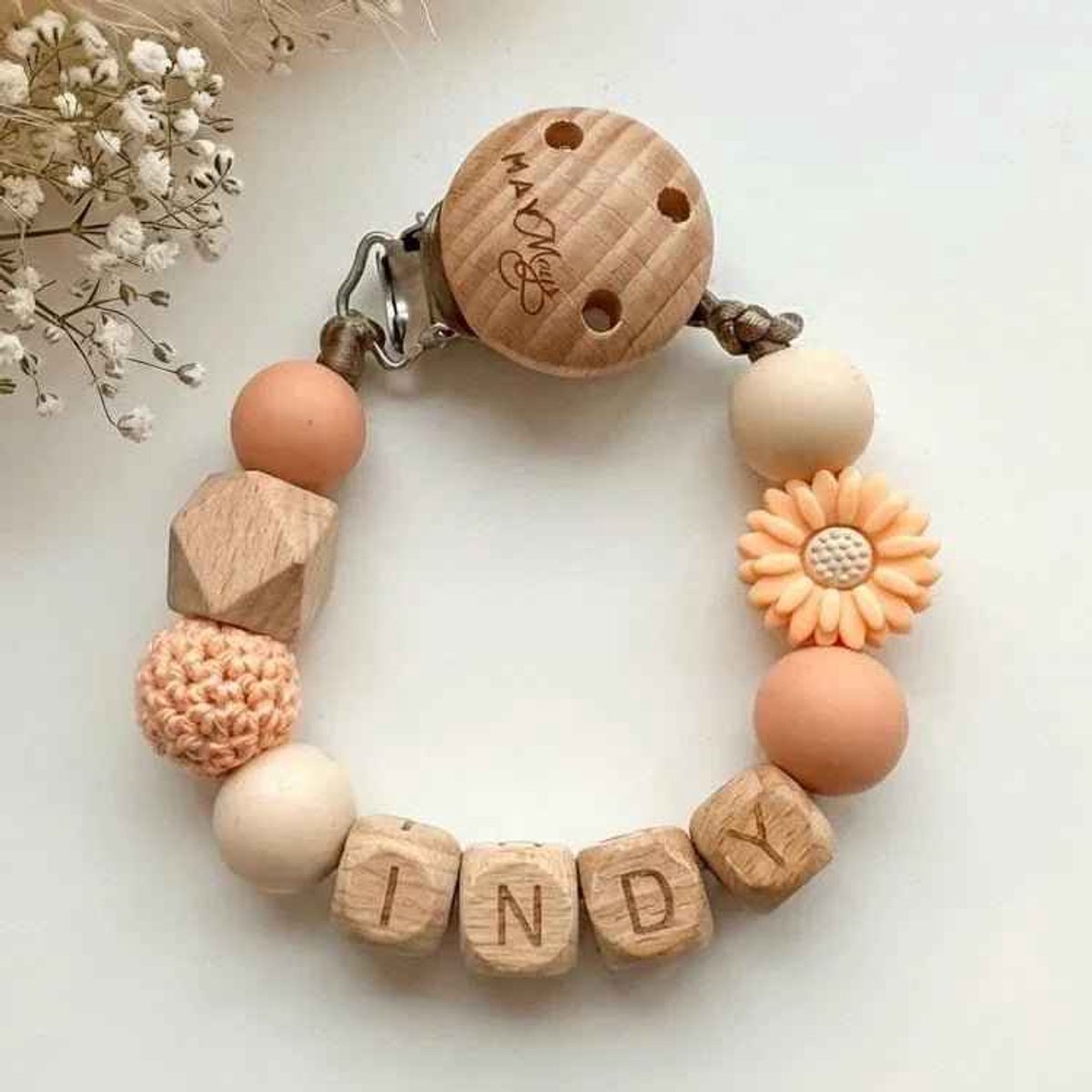 May Mays | Speenkoord met Naam | Zalm Beige Bloem | Gepersonaliseerde Speenketting Baby | Kraamcadeau Pasgeborene | Babyshower Cadeau | Newborn Gift | Houten letterkralen