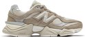 New Balance 9060 sneaker in beige suède en mesh met beige veters en een dikke witte zool.