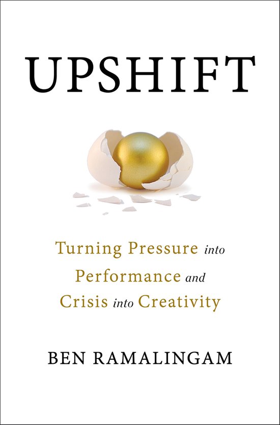 Couverture de livre intitulée 'UPSHIFT'. Un œuf doré dans une coquille blanche cassée est centré. Sous-titre : 'Turning Pressure into Performance and Crisis into Creativity'. Auteur : BEN RAMALINGAM.