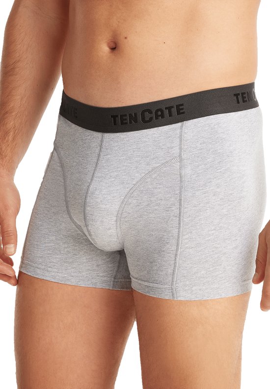 Man met lichtgrijze shorty met donkergrijze tailleband met 'TENCATE' logo.