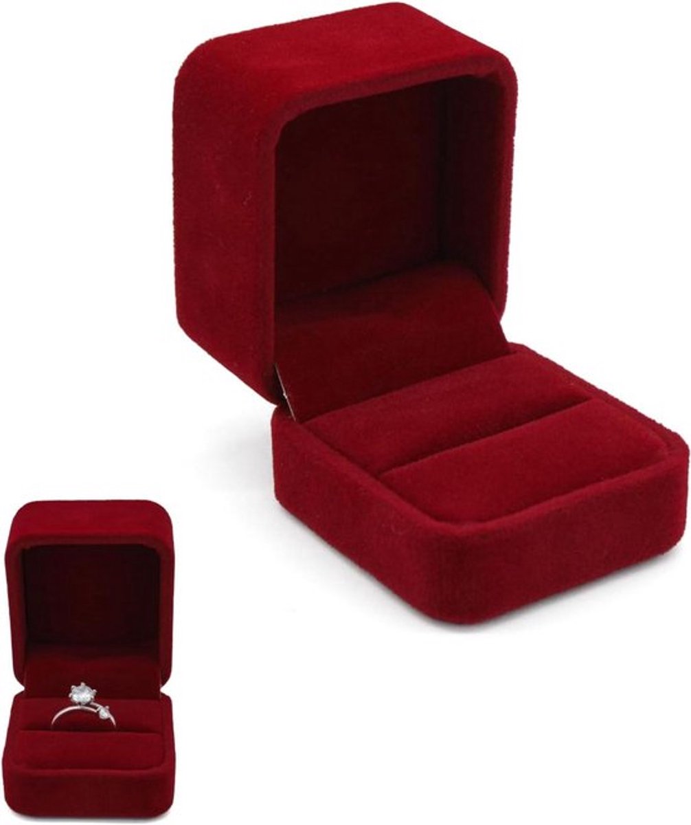 Fluwelen ringdoos voor bruiloftsring en verlovingsring