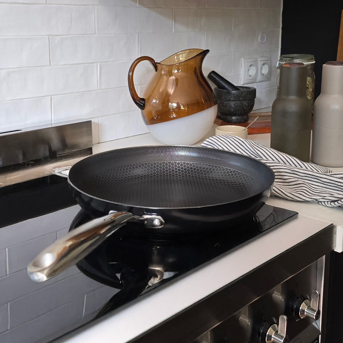 Cook & Pan Honey 9-Delige Pannenset Zwart - PFAS vrij - Geschikt voor Inductie - Pannen Set met 7 jaar Garantie - Krasbestendige Anti Aanbaklaag - Vaatwasserbestendig - Koekenpan, Wokpan, Steelpan, Hapjespan, Kookpot – foto 2