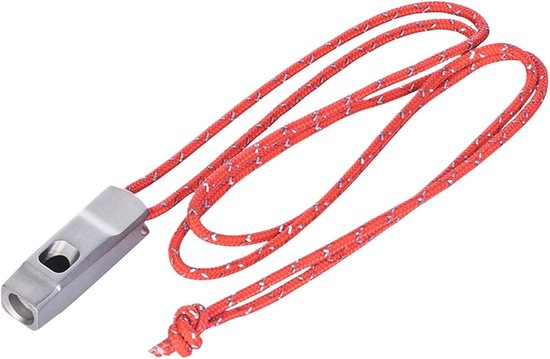 Zilverkleurig metalen overlevingsfluitje aan een rood reflecterend koord.