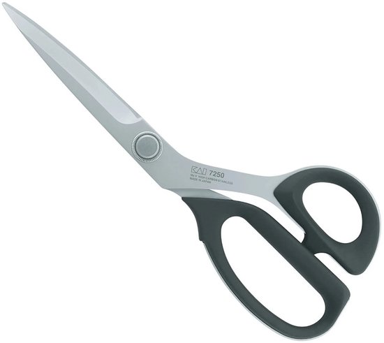 KAI 7250 naaischaar met ergonomische zwarte handvatten en een zilverkleurig metalen scharnier.