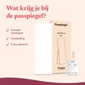 Een spiegeldoos met de tekst 'Passpiegel 160x55 cm wit', met accessoires zoals een ophangset. Tekst: Wat krijg je bij de passpiegel?