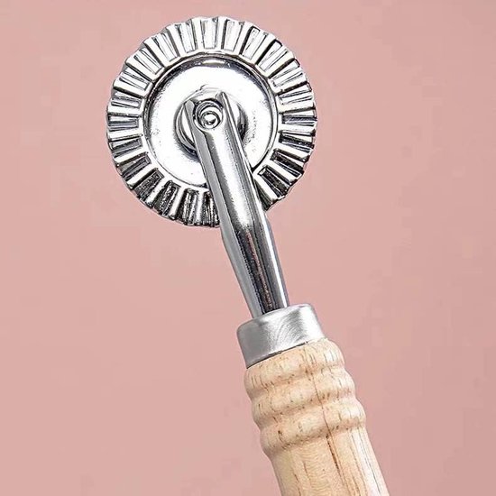 Cutter Seal met ronde rolvorm, robuust en stabiel, met houten handvat en geribbelde rand, spaghettipers, spaghettipers voor thuis en keuken, decoratie, zelfgemaakt, 3,5 cm diameter — afbeelding 2